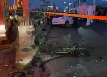 Muere automovilista al chocar contra base de concreto de puente vehicular en Mixcoac