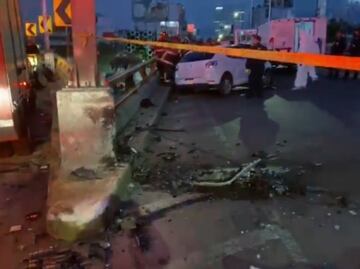 Muere automovilista al chocar contra base de concreto de puente vehicular en Mixcoac