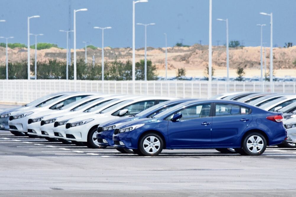 De acuerdo con el secretario de Desarrollo Económico, Fernando Turner, la actitud del actual gobernador, El Bronco, fue respetar a KIA y ayudarla para que no frenara su instalación en el municipio de Pesquería (EMILIO VÁSQUEZ. EL UNIVERSAL)
