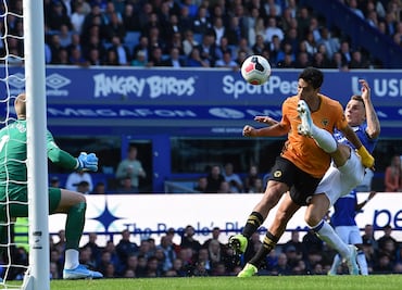 Raúl Jiménez anota, pero los Wolves siguen sin ganar