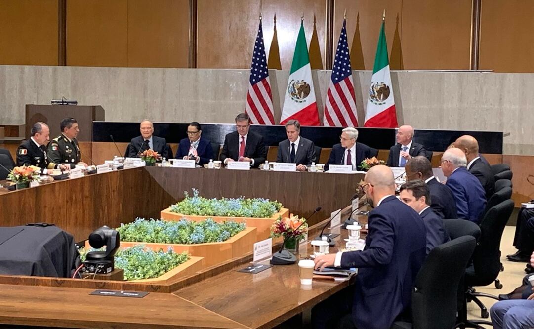 El secretario de Estado de Estados Unidos, Antony Blinken, y el canciller mexicano, Marcelo Ebrard durante una reunión de alto nivel sobre seguridad. Foto: EFE