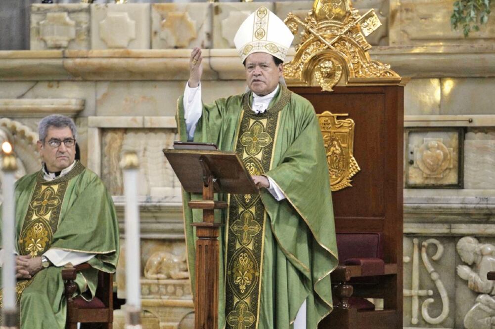 El cardenal Norberto Rivera pidió a los fieles orar por las personas transgénero que han perdido la vida a causa de crímenes de odio (OBTURADOR FOTO)