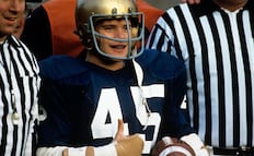 ¿Qué ver?: Super Bowl 2026: “Rudy”: el jugador que tacleó la dislexia y baja estatura