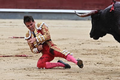 Torero español sufre brutal cornada