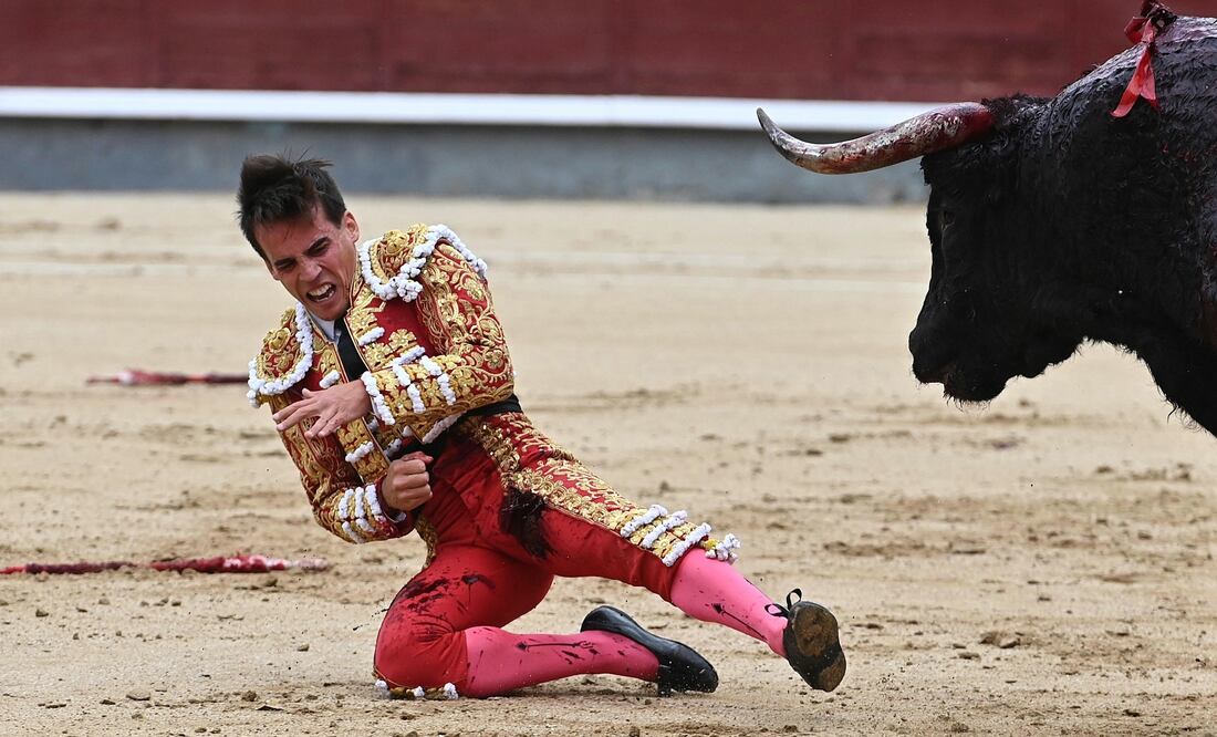 Gonzalo Caballero cae al suelo - Foto: EFE