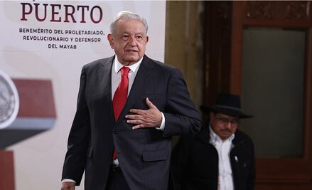 AMLO urge a INE investigar guerra sucia en su contra en redes sociales