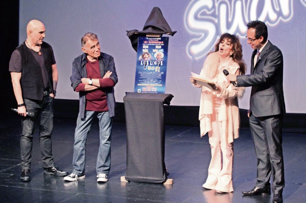 La intérprete se la pasó riendo y aplaudiendo el show (CARLOS MEJÍA. EL UNIVERSAL)