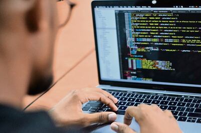 Prevén más ciberataques financieros a dispositivos móviles en 2025; hackers ahora van por vulnerar a bancos centrales: Kaspersky