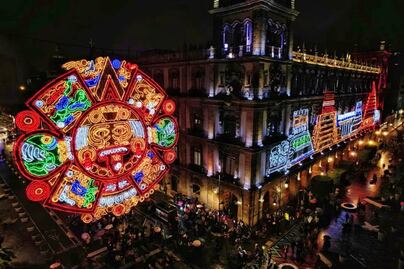 Así es la decoración del Zócalo durante las fiestas patrias 
