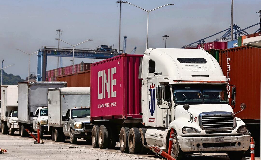 La aduana de Manzanillo tiene dos centros de vigilancia con 447 cámaras que monitorean todas las labores las 24 horas y los movimientos de transportes. Foto: Berenice Fregoso / EL UNIVERSAL
