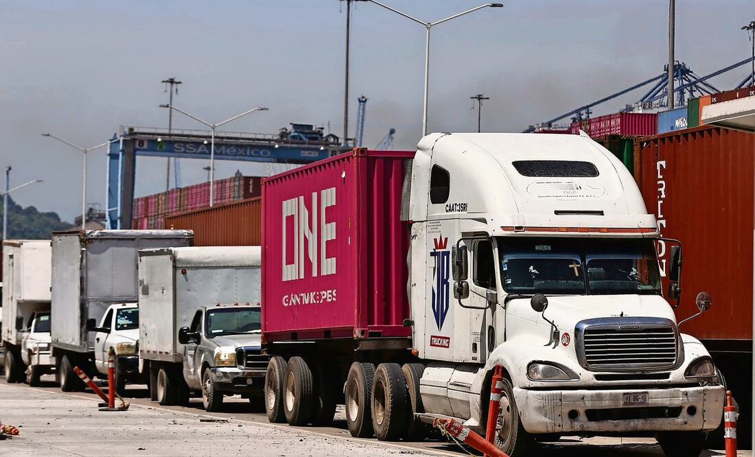 La aduana de Manzanillo tiene dos centros de vigilancia con 447 cámaras que monitorean todas las labores las 24 horas y los movimientos de transportes. Foto: Berenice Fregoso / EL UNIVERSAL