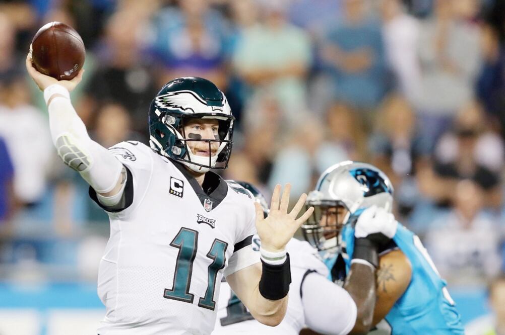 Carson Wentz tuvo otra sólida actuación y completó pases con ocho distintos receptores (STREETER LECKA. AFP)