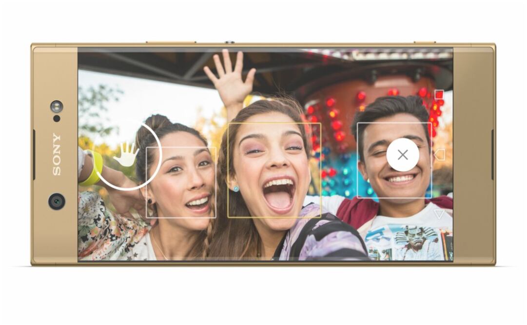 Algunas de las características disponibles para satisfacer las expectativas de este público consisten en el ya famoso flash frontal