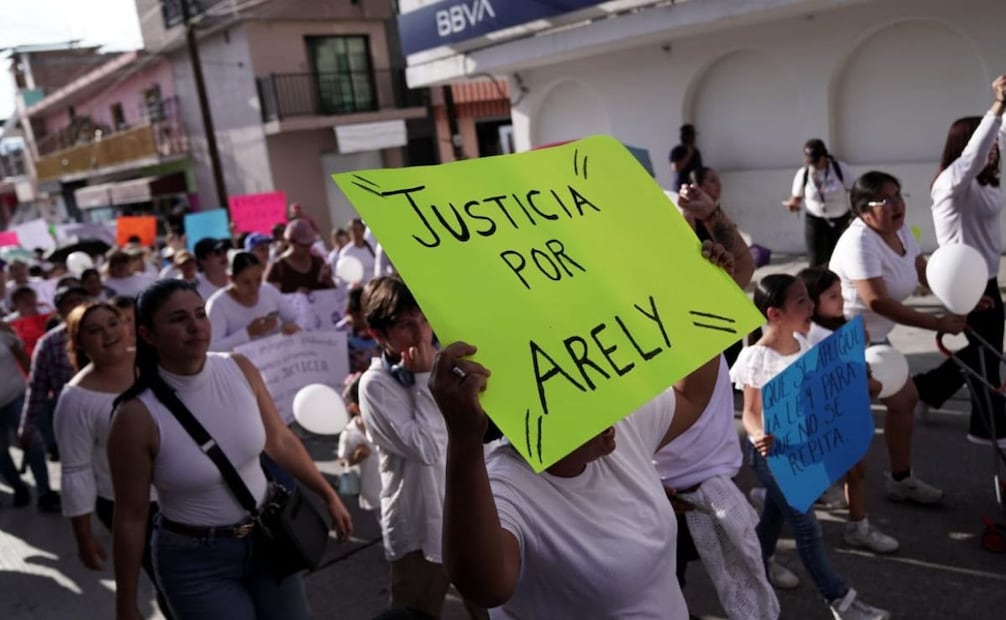 Marchan por Areli, agredida física y sexualmente por adolescente de 13 años en Zacatecas; exigen reformar la ley para adolescentes.
Foto: Diana Valdez