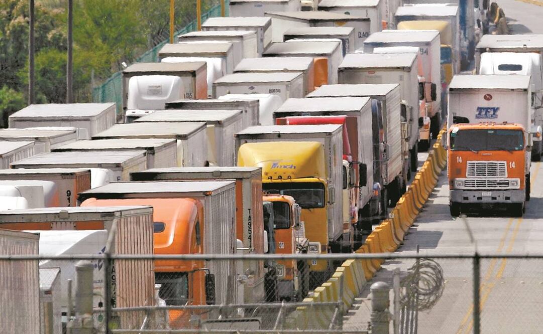 Pueden aumentar los controles a camiones mexicanos en aduanas. Foto: Archivo/EL UNIVERSAL.