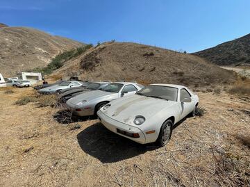 Encuentran abandonados varios Porsches en un desierto a la mitad de la nada
