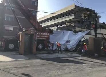 En medio de molestias vecinales, reanudan demolición del “Rébsamen”