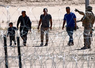 Gobierno de Biden propone negar asilo a migrantes que "amenacen la seguridad"