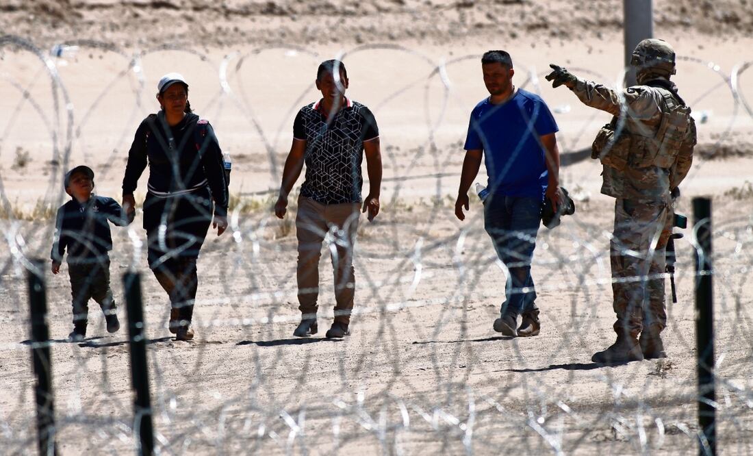 El gobierno del presidente Joe Biden promulgó una nueva norma que busca elevar los estándares bajo los cuales se puede solicitar asilo en la frontera sur. Foto: Especial