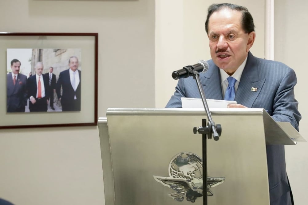 “Refrendo el compromiso que tengo vigente desde hace 50 años: seguiremos siendo testigos de la realidad de México y relatores de su historia” JUAN FRANCISCO EALY ORTIZ Presidente Ejecutivo y del Consejo de Administración de EL UNIVERSAL (FOTOS: JUAN BOIT)