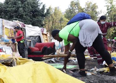 Madre migrante abandona su sueño y regresa a Venezuela tras retiro de campamento de la Plaza de la Soledad en CDMX