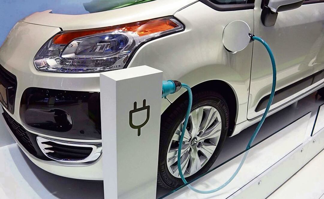 El arrendamiento permite a un usuario de un auto eléctrico ahorrar en combustible y mantenimiento, no desembolsar un enganche, no asumir el costo de la depreciación, ya que el titular es la arrendadora, y no se compromete a una compra definitiva, explican. Foto: Archivo | El Universal (26/12/2024)