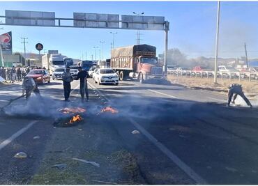 Familiares de Fernando Vanegas Gamboa bloquean carretera en Guadalupe, Zacatecas para exigir su localización; desapareció el 15 de enero