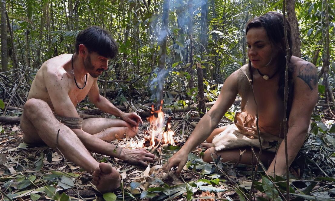 Alejandro y Alejandra tuvieron que soportar el reto de sobrevivir 21 días sin alimentos, ropa o refugio en una selva de Colombia. Foto: Max