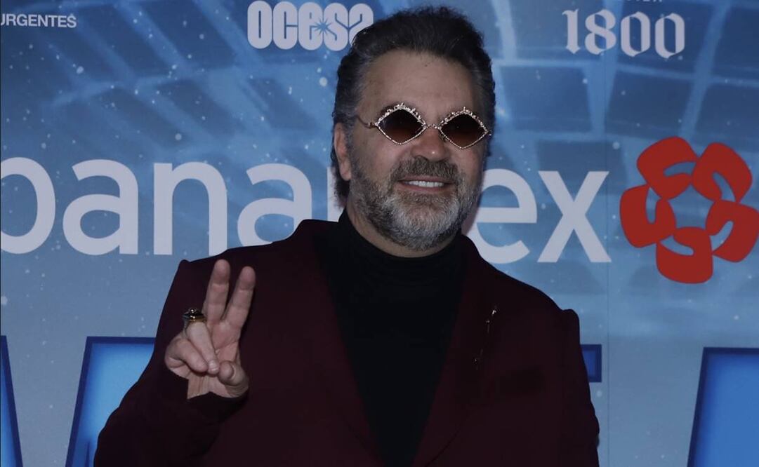 Mijares en la alfombra roja del musical "Mamma Mia!", el cual celebró la noche de ayer 100 representaciones en el Teatro de los Insurgentes. Foto: Clasos.