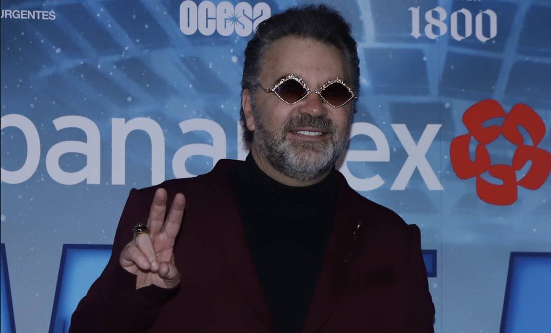 Mijares en la alfombra roja del musical "Mamma Mia!", el cual celebró la noche de ayer 100 representaciones en el Teatro de los Insurgentes. Foto: Clasos.