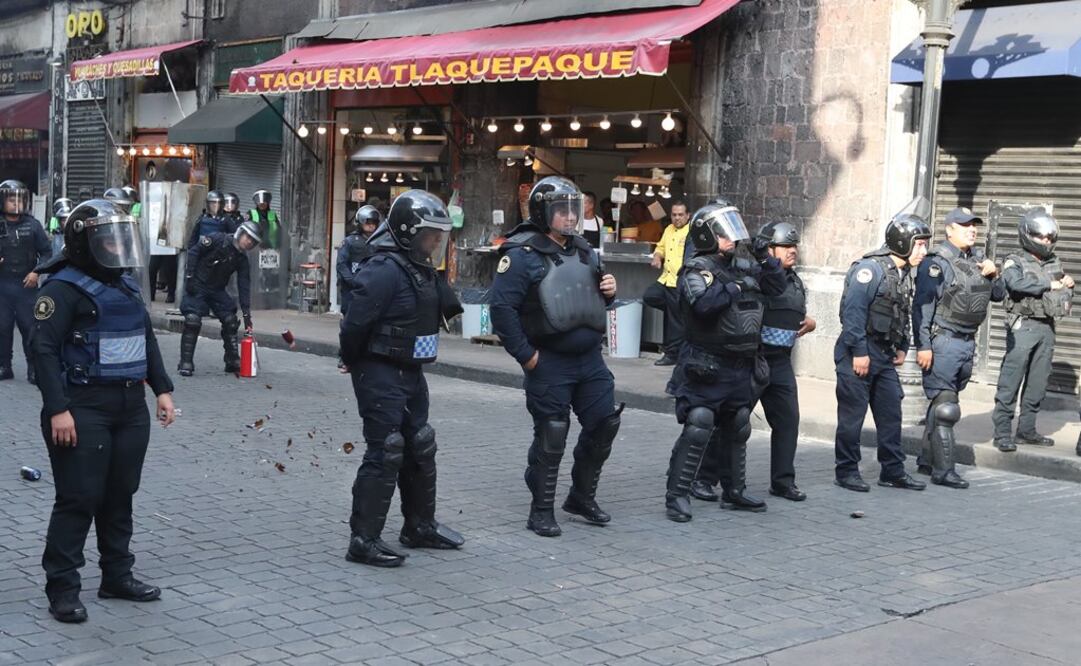 Guerrero Chiprés comentó que los hechos de ayer comprobaron que los elementos pueden disolver a los manifestantes sin el uso de la represión. Foto: Berenice Fregoso. EL UNIVERSAL