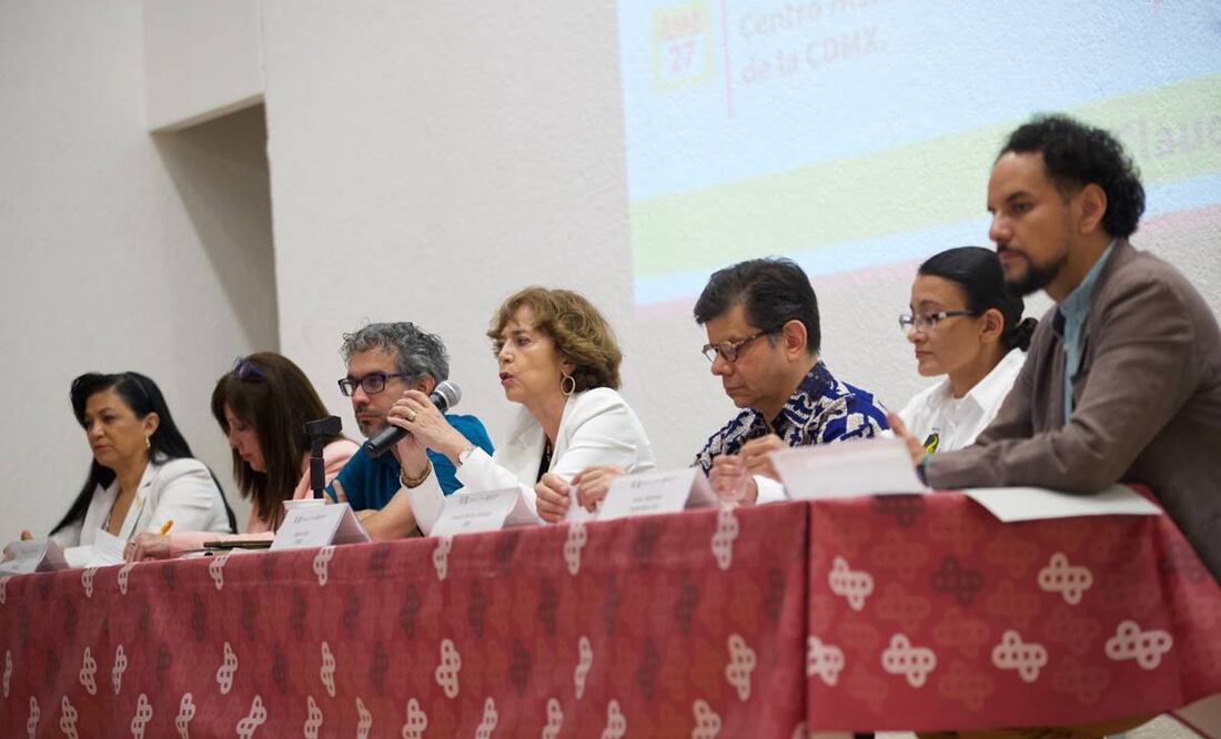 La extitular de la SECTEI, Rosaura Ruiz tomó protesta a los 150 docentes y académicos. Foto: Germán Espinosa/EL UNIVERSAL