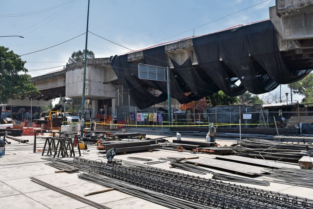 Durante los meses de abril y mayo se instalarán las nuevas trabes, las cuales tienen 20 centímetros de espesor y pesan entre 15 y 50 toneladas. Foto: de Eduardo Castañeda. El Universal