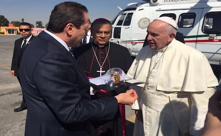 Eruviel le regala un Árbol de la Vida al Papa