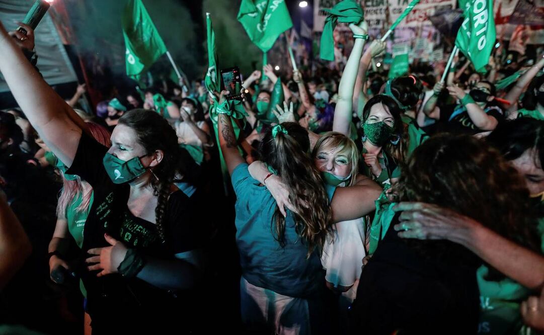 Festejo por la despenalización del aborto en Argentina. Foto: EFE