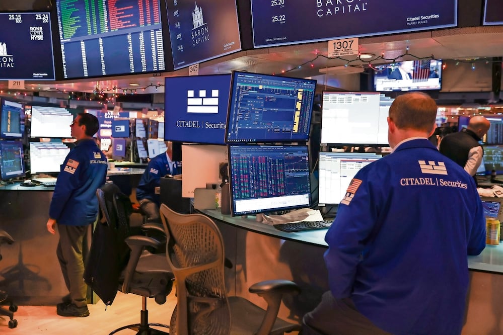 Las bolsas de valores de Nueva York perdieron este miércoles al ser arrastradas por el sector tecnológico. Foto: de SARAH YENESEL. EFE