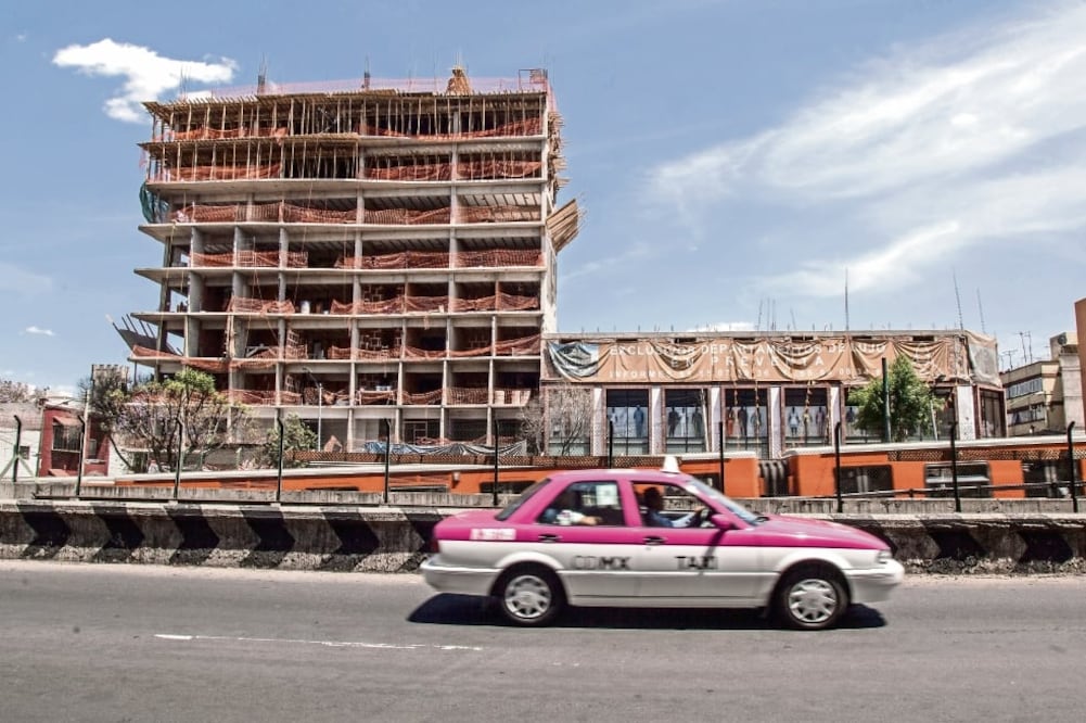 De acuerdo con la consultoría inmobiliaria Softec, en la Ciudad de México la demanda sobrepasa las 65 mil viviendas anuales (ARCHIVO EL UNIVERSAL)