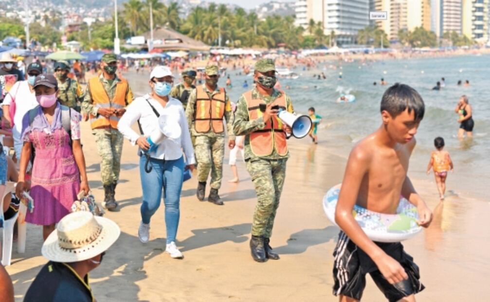 Miles llegan a Acapulco “a sacudirse el estrés”