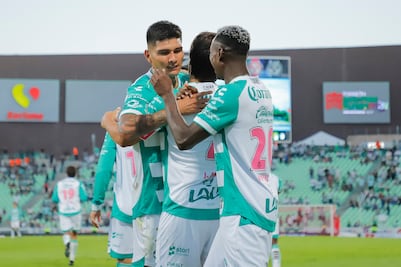 Santos Laguna da un sorpresivo golpe; despierta y hunde a León con dos goles