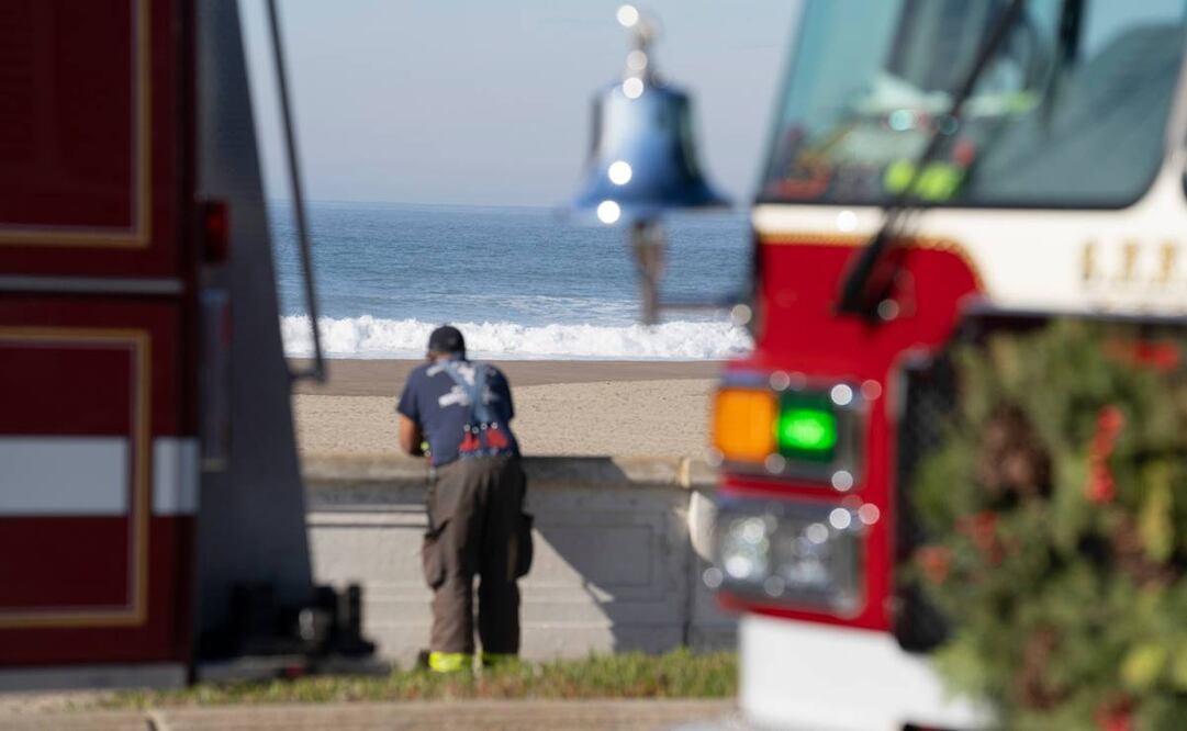 Las autoridades locales trabajan para analizar posibles daños y mantienen la recomendación ciudadana de alejarse de las zonas de playa tras el sismo de magnitud 7.0 en Scotia, California. Foto: AP