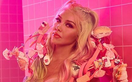 Thalía impacta en redes sociales con traje de pan dulce