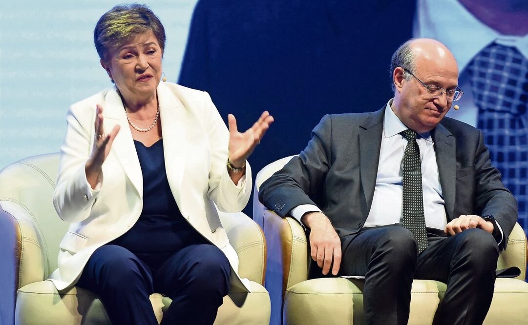 Kristalina Georgieva, directora gerente del FMI, en el foro del Banco Central de Paraguay junto a Ilan Goldfajn, presidente del BID. Foto: Daniel Duarte AFP