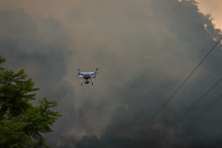 Combaten incendio forestal en Tepoztlán