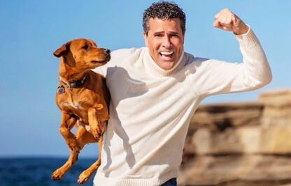 Acusan a Marco Antonio Regil de recurrir a su discurso motivacional para justificar el "abandono" de su perrita