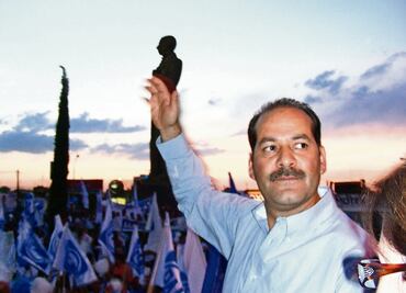 Exigen pagar viejas cuentas a exgóber Martín Orozco