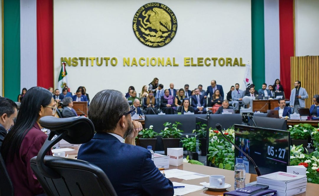 En el Consejo General se tocó el tema de despidos injustificados de trabajadores del instituto. Foto: SANTIAGO CADENA/EL UNIVERSAL