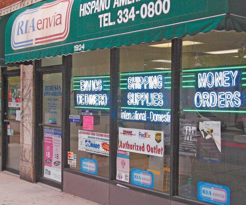 Los acreditados que viven en EU o sus familiares deben acudir a las remesadoras y hacer el depósito. Foto: ARCHIVO EL UNIVERSAL