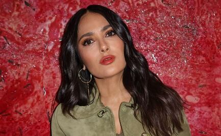 Salma Hayek luce hermoso bikini con top de tiras cruzadas