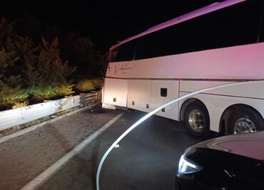 Choque entre autobús, tráiler y camioneta deja 5 muertos en carretera de Sinaloa; hay 43 lesionados