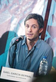 Construyan su pinche pared: Gael García